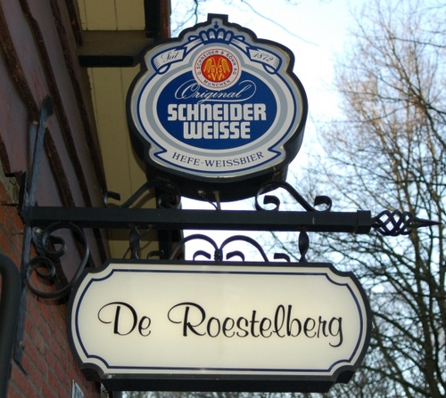 Roestelberg's profile picture. Aan de voet van de Loonse en Drunense Duinen ligt de Roestelberg. Bij ons kunt u terecht lekker lunchen, dineren en borrelen. Of toch de Boomgalows?