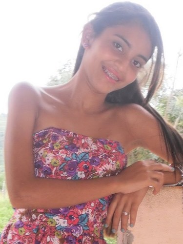A  vida e uma peça de teatro que nao  permite ensaio por isso dance,chore,ria,intensamente.Antes que a peça termine sem aplausos...