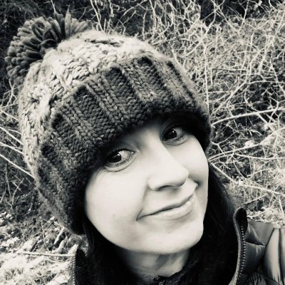 lizzettamb's profile picture. Birder 🦅 Baker 🎂 Clay Pigeon 🧡 Painter 🎨 Animal Loving ❣️ Wild Swimming  🌊 Blessed 🙏🏻 Nature 🍃 Salsa 💃 Yoga 🧘🏻‍♀️