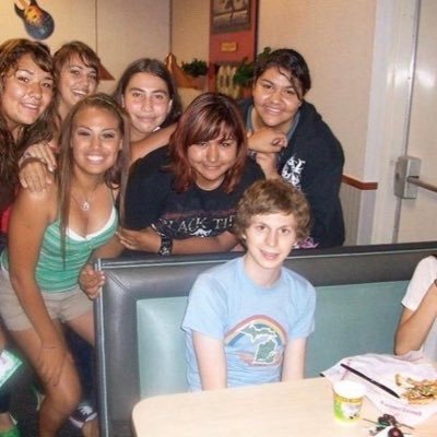 grlwsmllhnds's profile picture. 