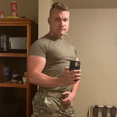 Beefy army boi. 24, 5’10”, 220 lbs.💪 - Instagram @LiamLiftsThings. If you know me in real life, you never saw this… 18+. TAKEN👬