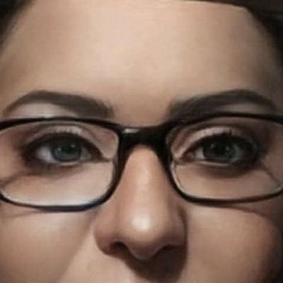🦋من كآنَ سبب سعآدتي ولو لِ لحظه ' آللهمَ أسعده طوآل لحظآت عمره🦋.