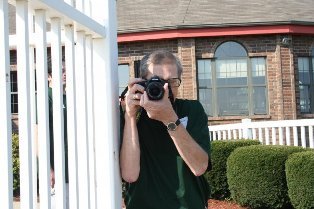 Husband and father. Loves life in Kansas City, baseball and college basketball among all sports, and photography.