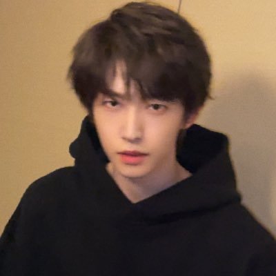 proundofly's profile picture. 