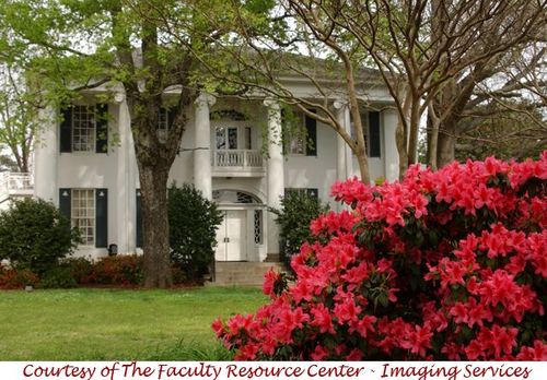 The University Club is a private dining and special events facility that  serves the university community and surrounding Tuscaloosa area.