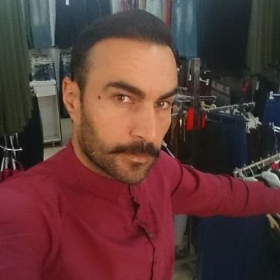 BegCeladet's profile picture. Bir insana değer vermek,
Özen göstermek 
Ona kıymetli olduğunu hissetirmek'de 
bir "Kültürdür"
Bunun eğitimi yoktur,
Kitaplarda yazmaz.
Yolu "İNSAN" olmaktan ge