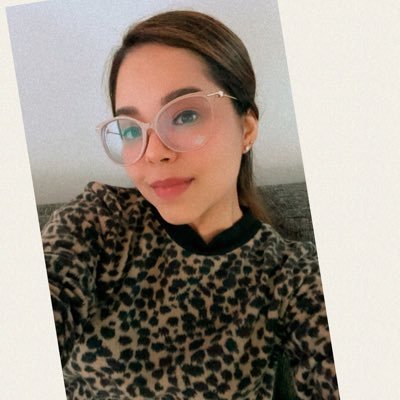 AdrianyGv's profile picture. 1993.