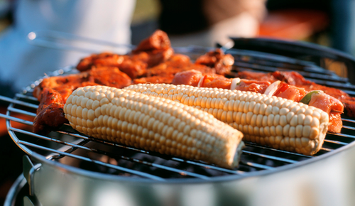 grillen barbeque barbecue grill fleisch vetarisch würstchen holzkohle