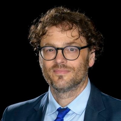 stadsdeelvoorzitter A'dam-Zuid | 2 volwassen dochters | D66 | tweet oa over fys. leefomgeving, duurzaamheid, veiligheid, economie, vrijheid | soms persoonlijk