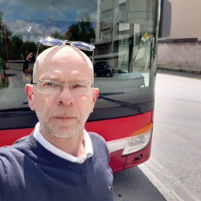 Arend51851676's profile picture. Christian; Busfahrer im #Vorsauerland. Mag Menschen und Pflanzen. Eigentlich lieb, etwas kritiziös. Kann auch Text, Social Media und Strategie. #noafd