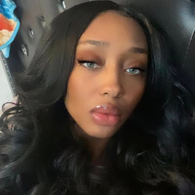 Model 💋| employed 💰| future 👩🏾⚕️IG- thefinechyna