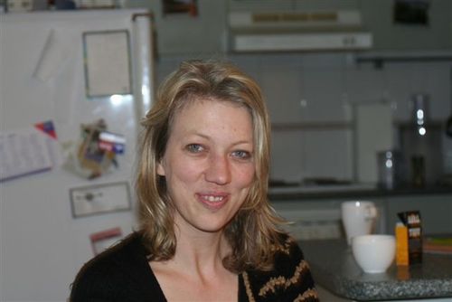 australian, country girl with cosmopolitan tastes, or vice versa