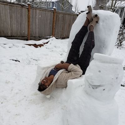 Aaronmike24's profile picture. love painting, a gamer, love visual effect, coding right now