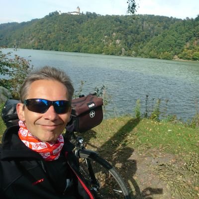 Augenliebhaber. Irgendwas mit Film. Antifaschist, Antischwurbel. Fahrradaktiv. https://t.co/Tm3518O9RH