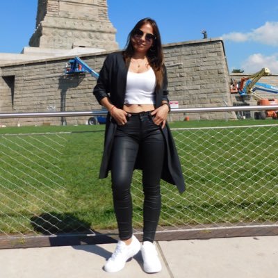 moniksv2's profile picture. “Tibio ni el amor ni el café” 1,50 de dinamita.