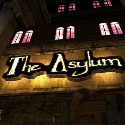 Most thriving nightclub in the world of darkness. Co-owned by Therese and Jeanette Voerman.