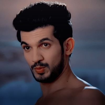 ☆.....My Love For Him Is A Journey
Which Starts For Forever But Ending At Never......✨🖤💖☆
@Thearjunbijlani Fan🤍💫