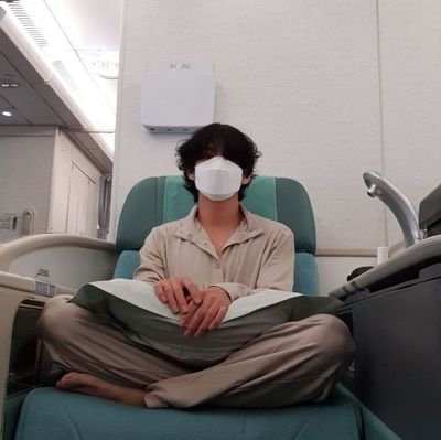 sxuthw3st's profile picture. ขอเป็นคนที่เธอใกล้ชิด
แม้มีสิทธิได้เพียงแอบฝัน