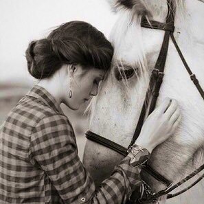 ما كسرني في حياتي غير صورة .. مات راعيها وهي للحين حيّة 💔