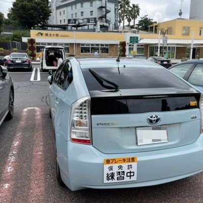 東京都世田谷区の下高井戸にある小さな自動車教習所です。運転免許の一発試験で必要な特定教習や取得時講習・ペーパードライバー講習・企業運転講習を行っています。指定自動車教習所出身のベテラン指導員が、的確に楽しく教えます。