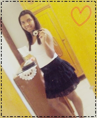 Eu sou uma menina que quer o melhor pra minha vida ... Amo a novela rebelde .. Sou fã do Luan Santana amo meus amigos e minha família ...