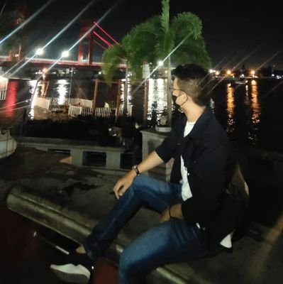 Tama24L's profile picture. Apa adanya dan senang berteman dengan banyak orang.
Ig. tamapratama_24 jgn lupa d follow ia.