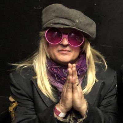 Bassist, frontman, co-founder of @enuffznuff Host of MORC Radio on @dashradio Mrs Chip: @vanillallure