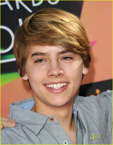 I love @TheOleKingCole , @sprousearts , @TheDebbyRyan , @MirandaCosgrove , @colenauticos ♥