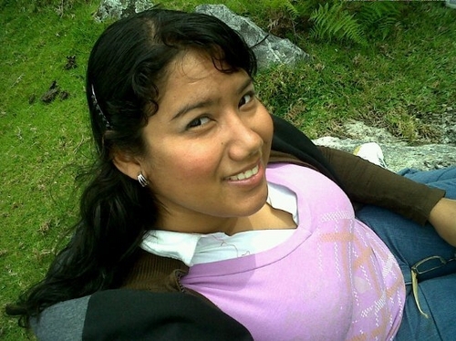 Me enamoro sin querer cuando menos lo esperaba
cambio mi forma de ser me enseño amar con el alma
no es su cuerpo ni belleza =)
