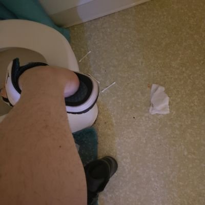 Makayla02097123's profile picture. HELLO. . No comprendo to your foreign languages. I only understand peaceful SHIT. like meditation. Being normal physically hurts. There is no normal.