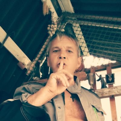 ✌️Люблю жизнь.👌
В свободное от лени время, произвожу строительный блок, брусчатку, кирпич и пр. для🏡
Приветствую взаимность.✋
И слава Богу за всё!☝️