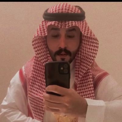 الحر لا طابت مواكيره فرق من خلقت الدنيا ليوم الاخره محدٍ يخليني على مفرق طرق أنا الطريق من أوله لين آخره ‘