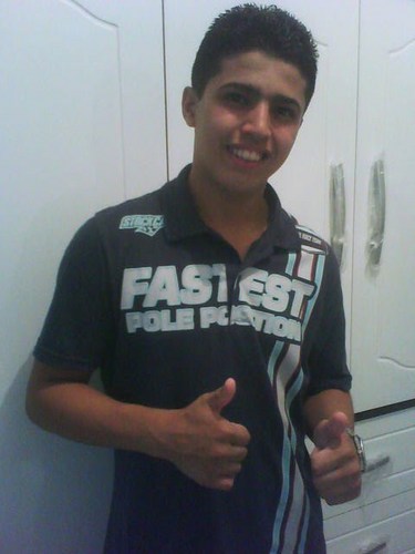 eu sou Francisco  tenho  19 anos.  eu gosto de platicar esportes,eu sou professor de futsal e arbitro.  eu sou  Fluminense de Coração!!!!