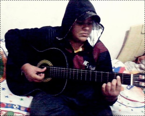 14 anos,Santista,estudante,evangelico,amo Servir a Deus*