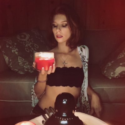 Ellana17's profile picture. how many baby ducks could theoretically fit in a bathtub.... asking for a friend