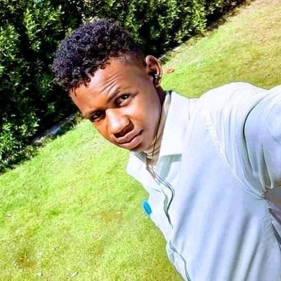 adhYNQnFonONCn5's profile picture. ‏فاليرحل من اراده الرحيل فلارض واسعة النسيان نعمه