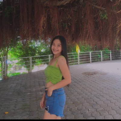 Someday im going to travel all over the world✈️ Wattpad lover📖 Obsessed with street foods🍡 Milktea🥤 and fastfood🍕🍟🍔