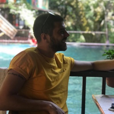 Ne idiği belirsiz Twitter kullanıcısı.