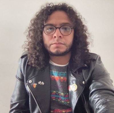 Comunicólogo, Influencer Manager, Booking & Management (@lacuevamx), Bajista (@lossustos), Guitarrista (@thefreakrockers)