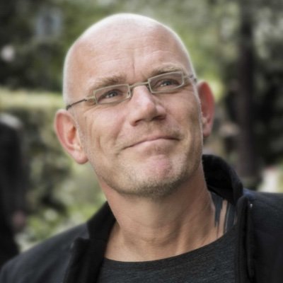 👨🎓 Professor Media Studies, U of Amsterdam 🎸bass: Skinflower 🐕 Jason 📚 latest book: Life in Media (MIT) 🔊 🎥 Deuzevlog on YouTube and Spotify 🚴 Ride on!