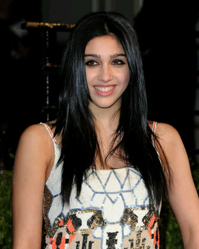 Hi, I'm Lourdes Leon...Actress and pianist... Music is my life.... ♥