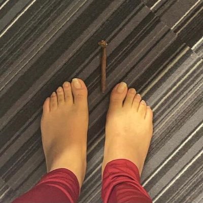 NSFW 🔞• tickler interested in bondage, body worship & feet 6’3 size 12