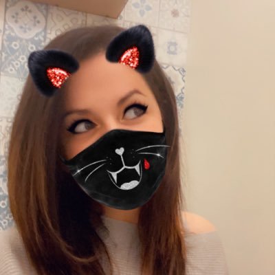 cindylia_books's profile picture. Autrice la nuit 🌙 Ici, on parle de ROMANCES ! ❤️‍🔥 📚À la folie 📚Pour de vrai 📚À cœurs rompus 📚Underground 📚 Retrouve-moi cet hiver 📚 À toi pour Noël