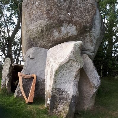 Working mum, lover of the historic and natural environment, the harp agus ag foghlaim Gaeilge arís. @amhranean1969@mastodon.ie