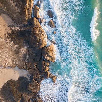 zhuyizhuo's profile picture. Difficult roads often lead to beautiful destinations.