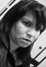 Sou Jornalista, locutora de rádio, eternamente cantora sertaneja. Atualmente: repaginando e ediktando algumas extremosas estravagâncias da vida.