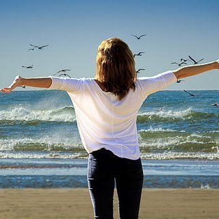 Andrea1Sierra's profile picture. Después de unos madrazos de la vida, limpie mis heridas, lloré lo que tenía que llorar y le doy final a esa parte.  Ahora puras cosas maravillosas primero Dios.