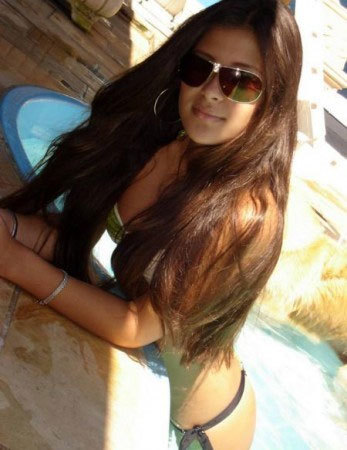 Brazil_Girls's profile picture. She's 20, 5'5, 52 kg, and as her pictures will attest, pure, unadulterated,Grade AAA Brazilian Boy Bait.