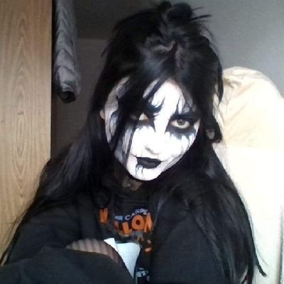 corpse paint, chewed up pics, horror and some art
priv @noznicevkrku
