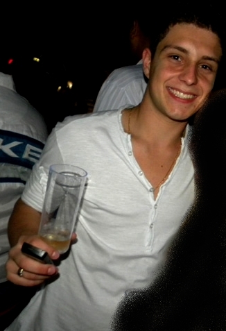 Fbgs93's profile picture. ' Eu prefiro é o SOL , jogar FUTEBOL e viver à mil '